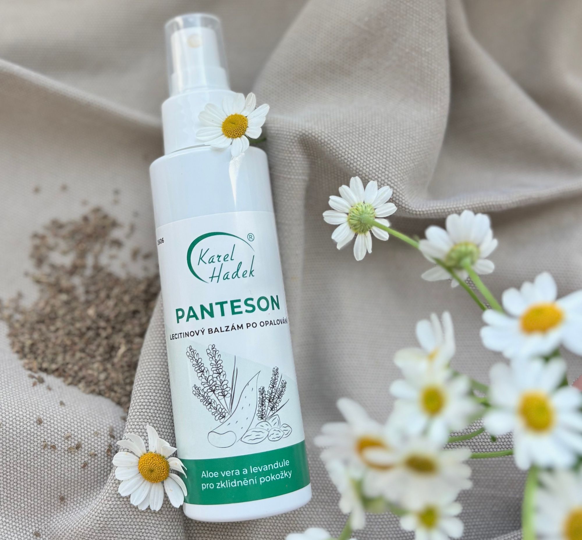 Produkt Panteson položený na heřmánku.