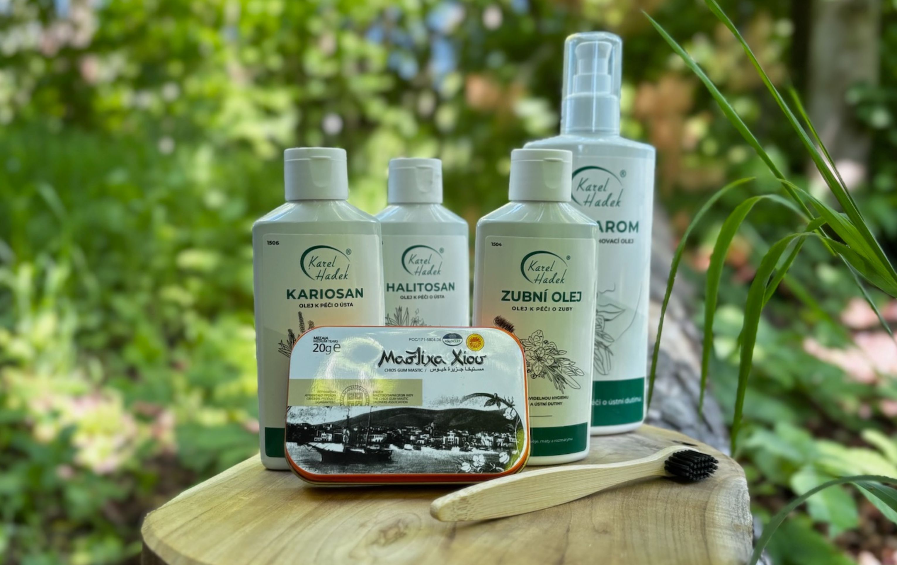 Přírodní produkty pro ústní a dentální hygienu.