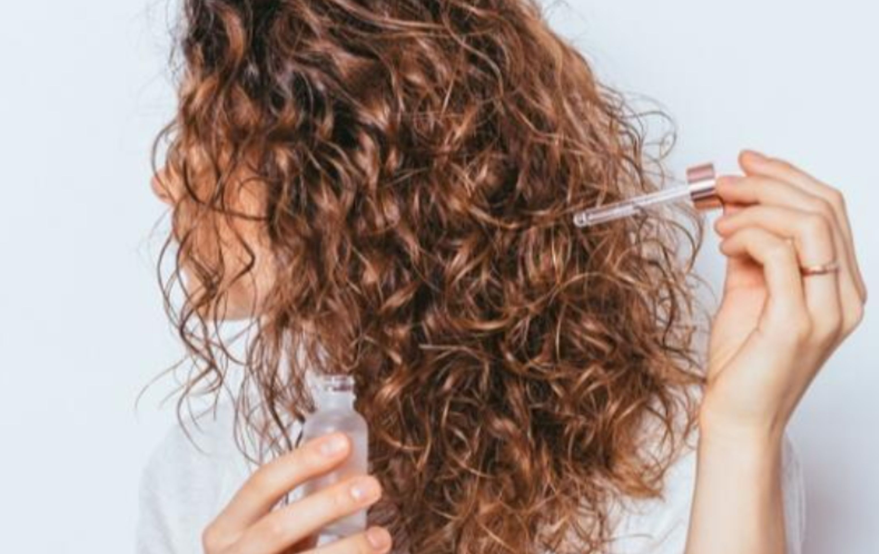 Trendem v péči o vlasy je olejová kosmetika