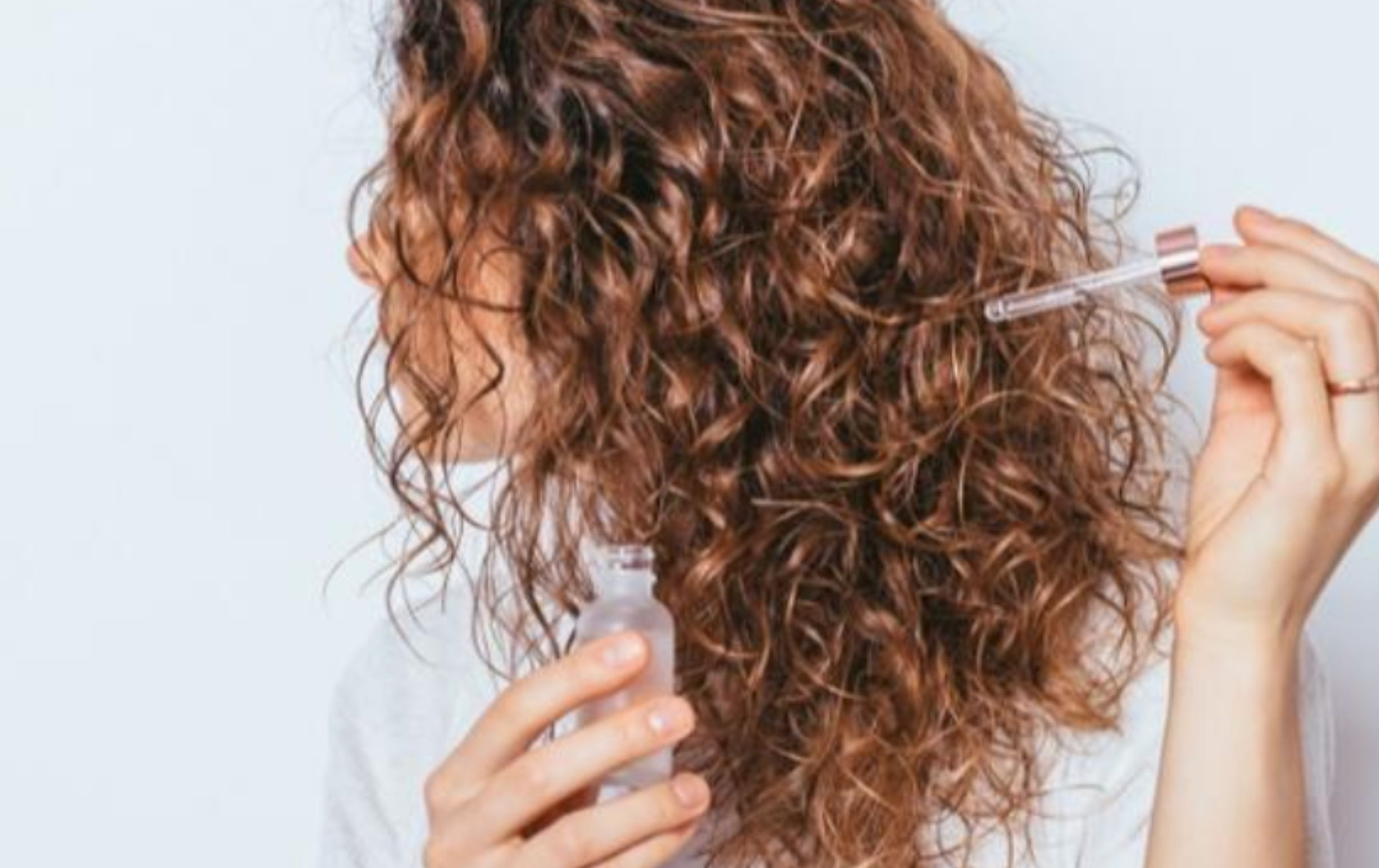 Trendem v péči o vlasy je olejová kosmetika