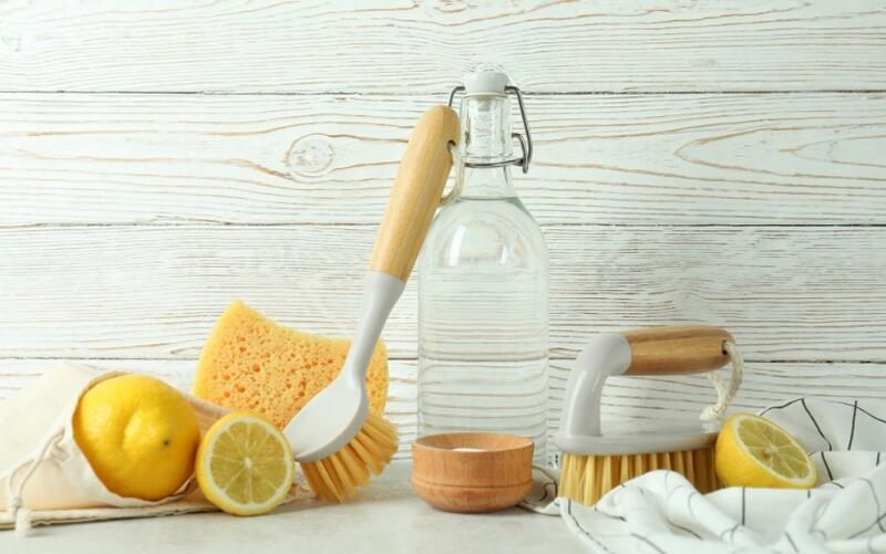 Novinka! LEMON SANITOL – úklid se svěží vůní citronů